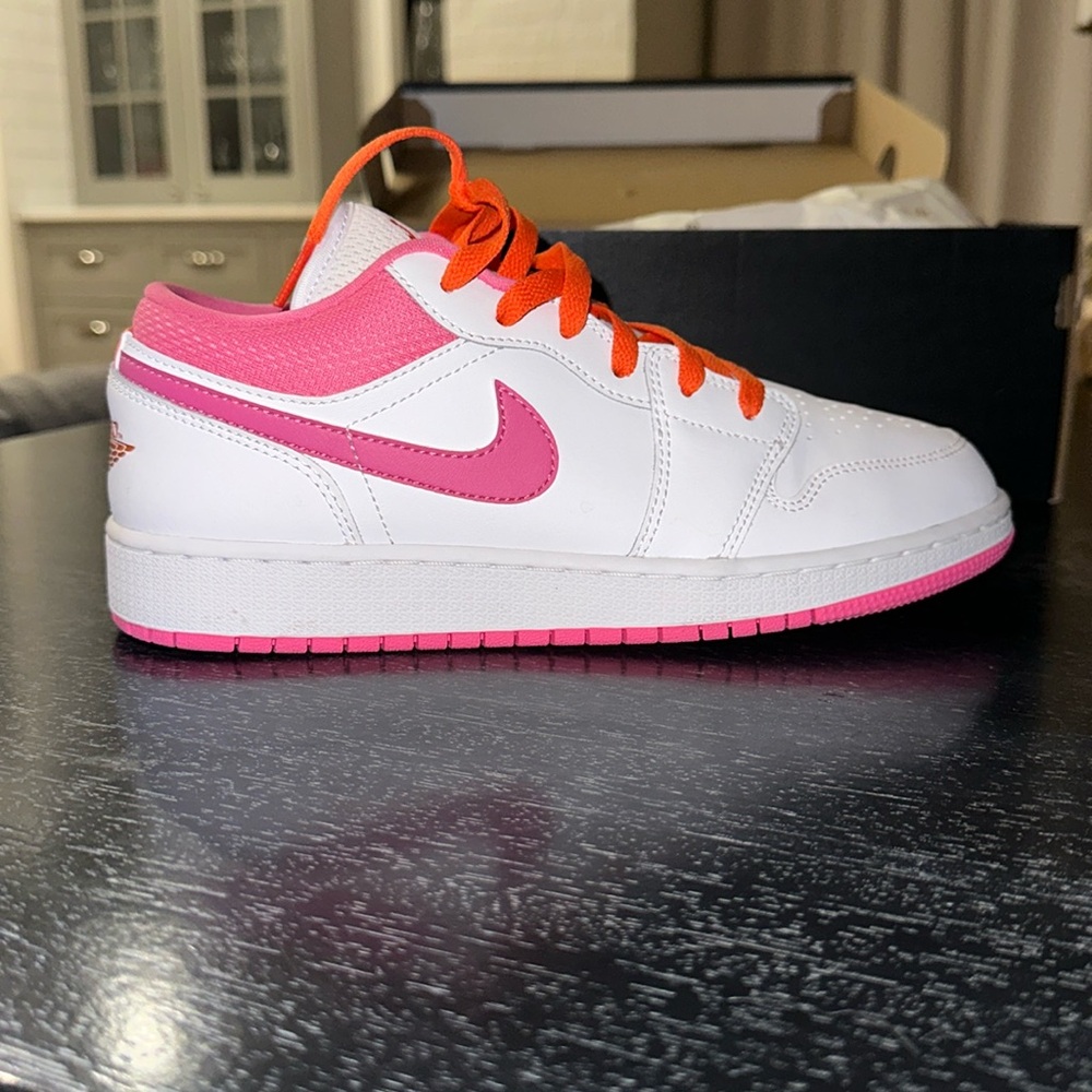 Air Jordan 1 Low White/Pinksicle-Safety Orange Blanc/Glace Rose. Great Condition